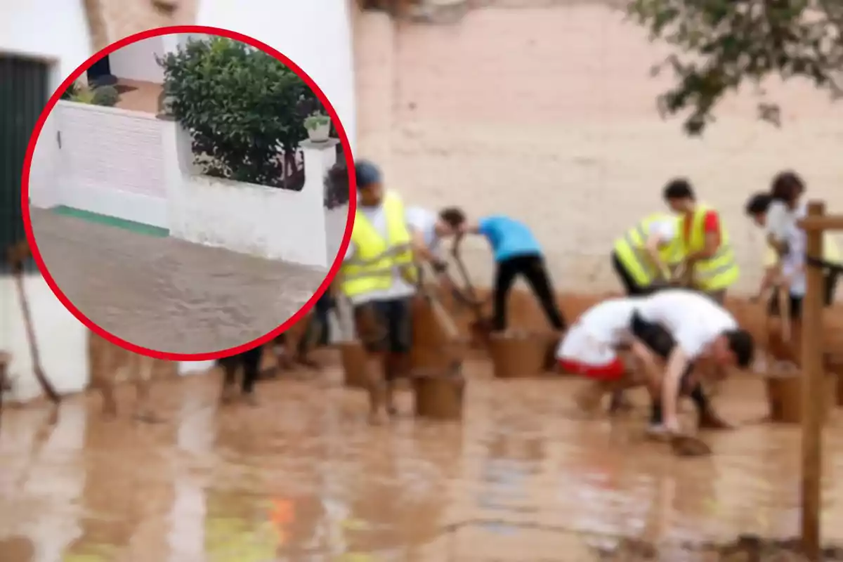 Un grupo de personas con chalecos reflectantes trabaja en una calle inundada mientras un recuadro muestra el nivel del agua en la entrada de una casa.