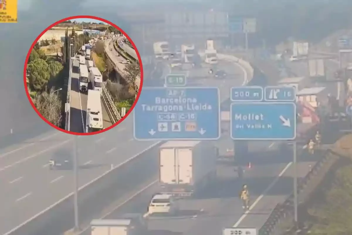 Imagen de una autopista con tráfico denso y señales indicando direcciones hacia Barcelona, Tarragona y Lleida, con un recuadro que muestra una fila de vehículos en un carril lateral.