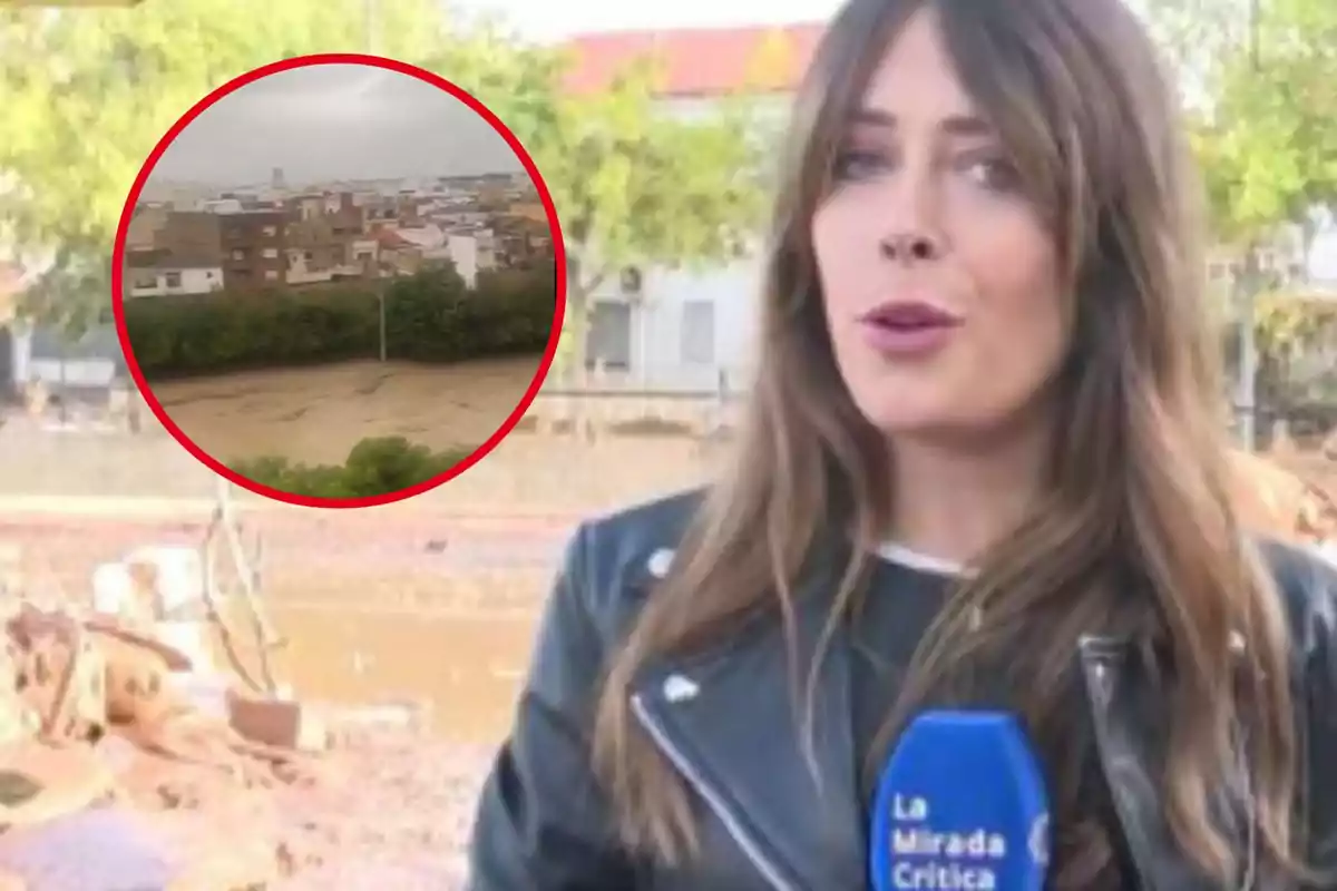 Una reportera con un micrófono azul está en un lugar afectado por inundaciones y en un recuadro se muestra una vista de la ciudad.