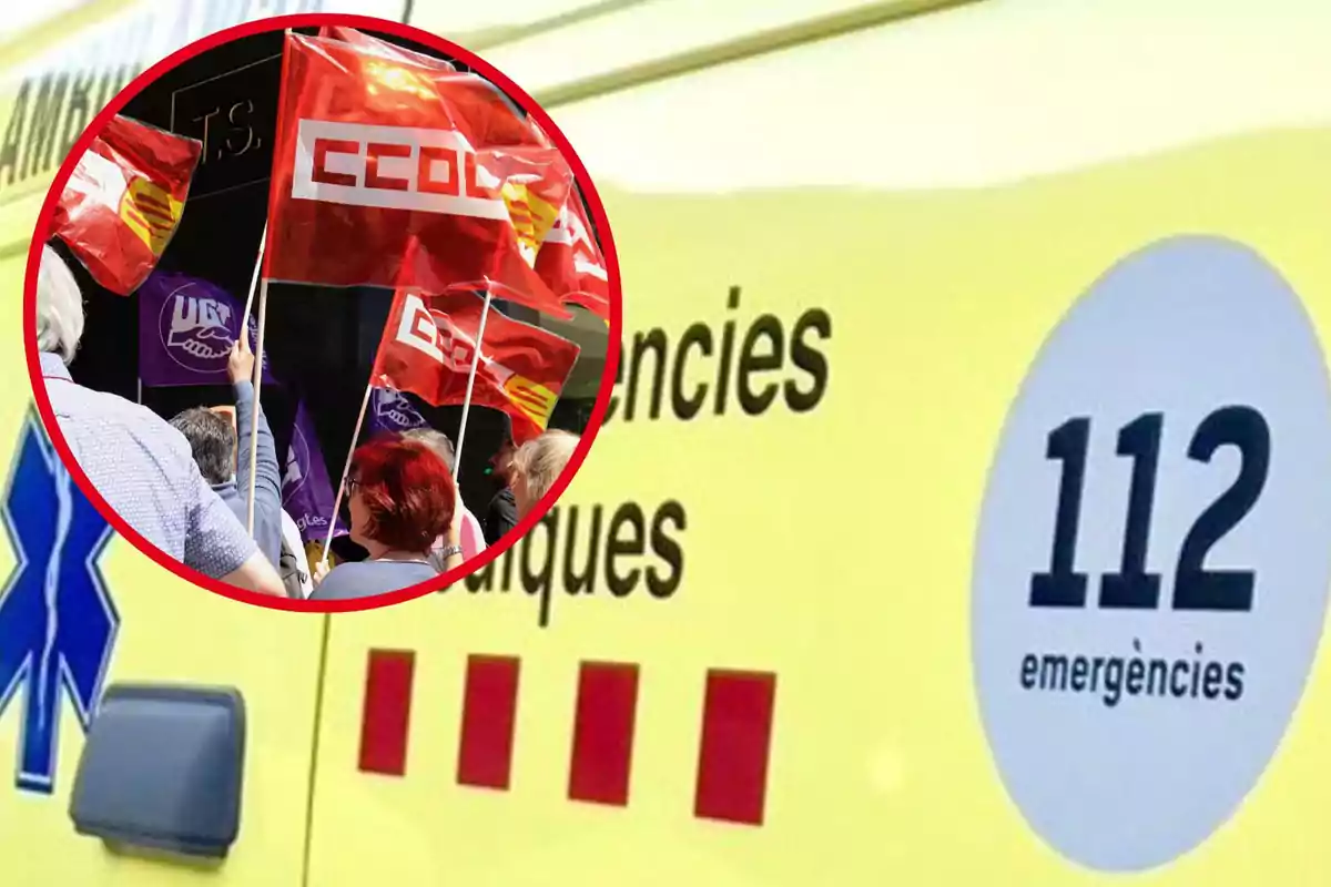 Una ambulancia amarilla con el número de emergencias 112 y un círculo que muestra una manifestación con banderas rojas y moradas.