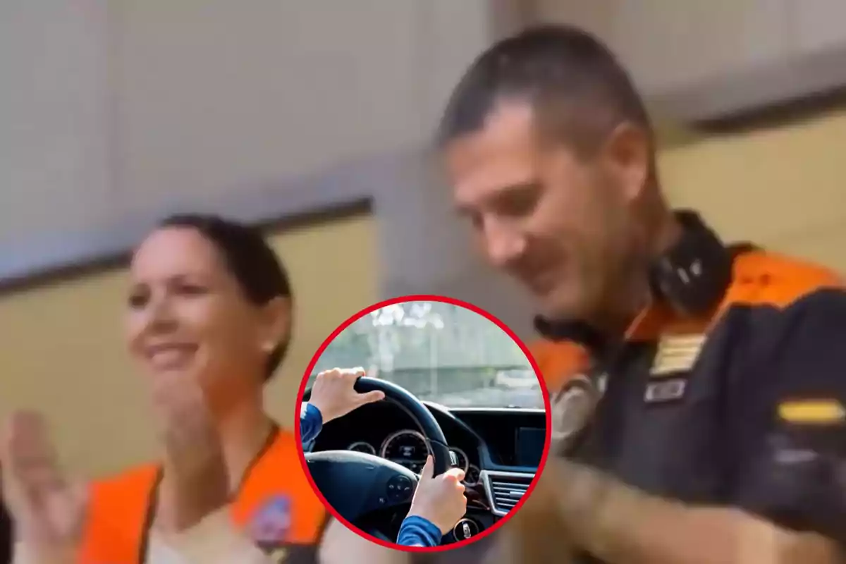 Personas aplaudiendo con un recuadro de manos al volante de un coche.