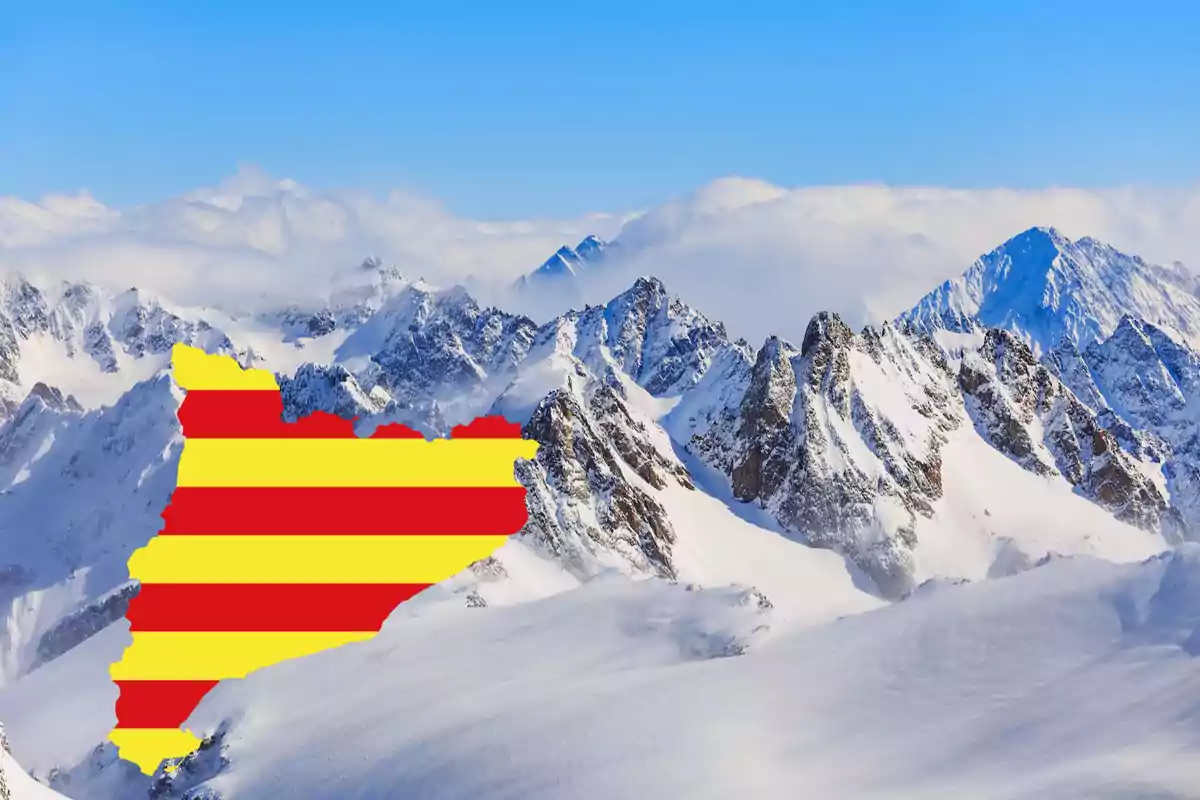 Montañas nevadas con un mapa de Cataluña, en un fotomontaje