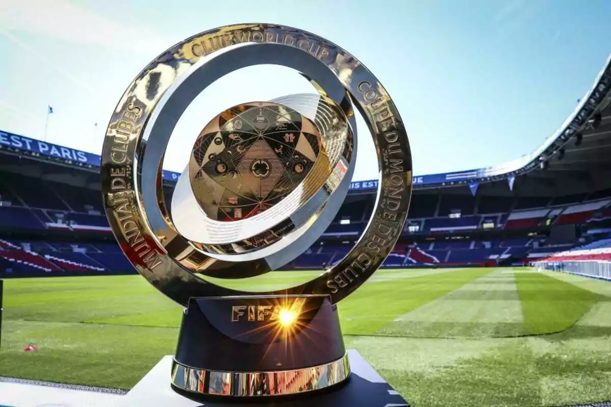 Trofeu de la Copa del Món de Clubs de la FIFA Trofeu de la Copa del Món de Clubs de la FIFA