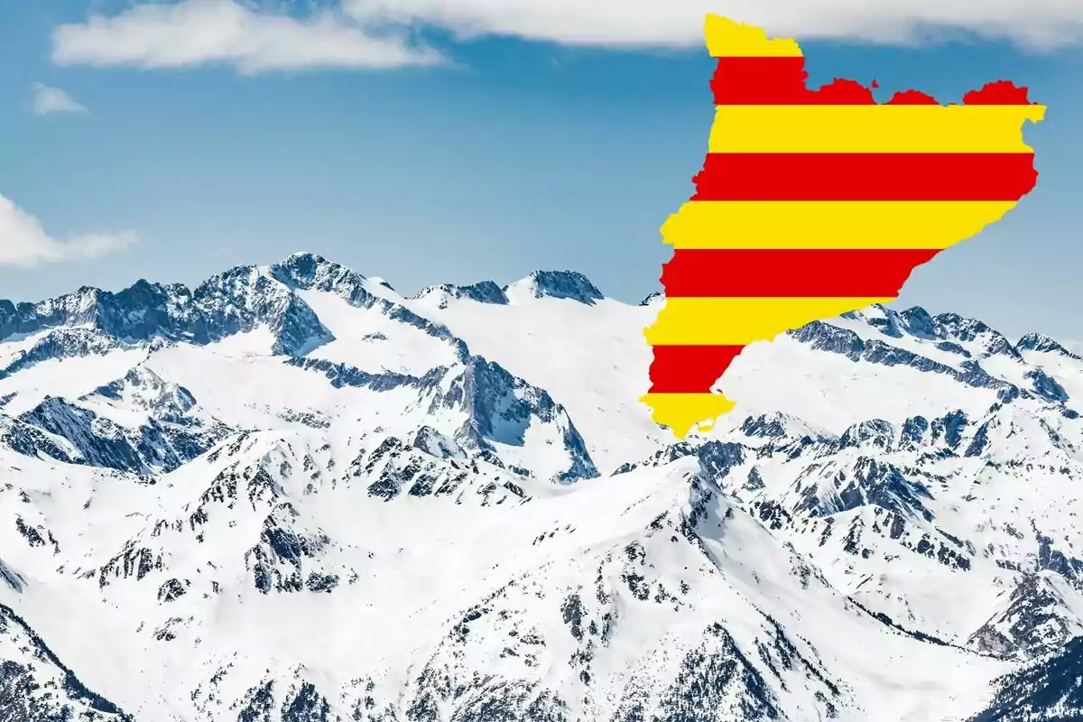 Mapa de Cataluña con franjas rojas y amarillas sobre un fondo de montañas nevadas.