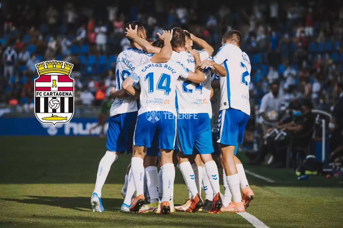 Jugadors del Tenerife celebrant un gol