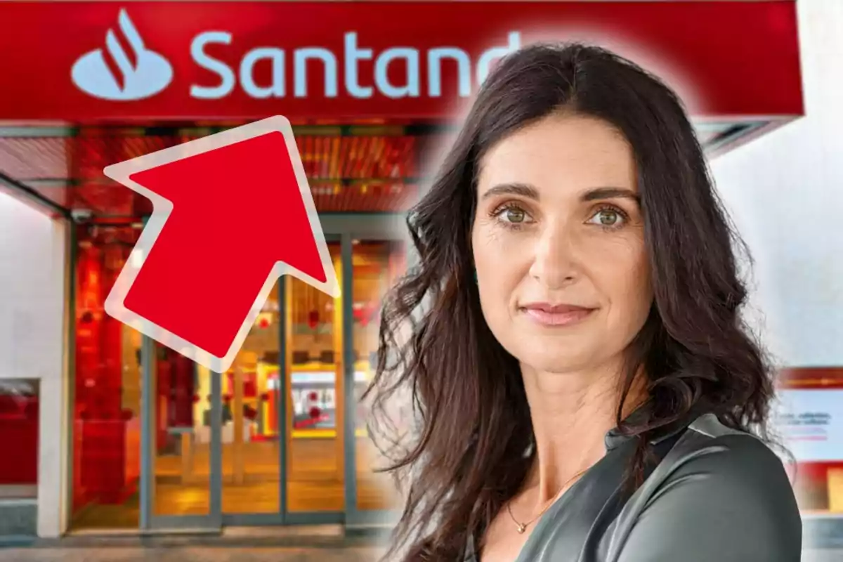 Dona de cabells foscos davant d’una sucursal de Santander amb una fletxa vermella assenyalant el rètol del banc