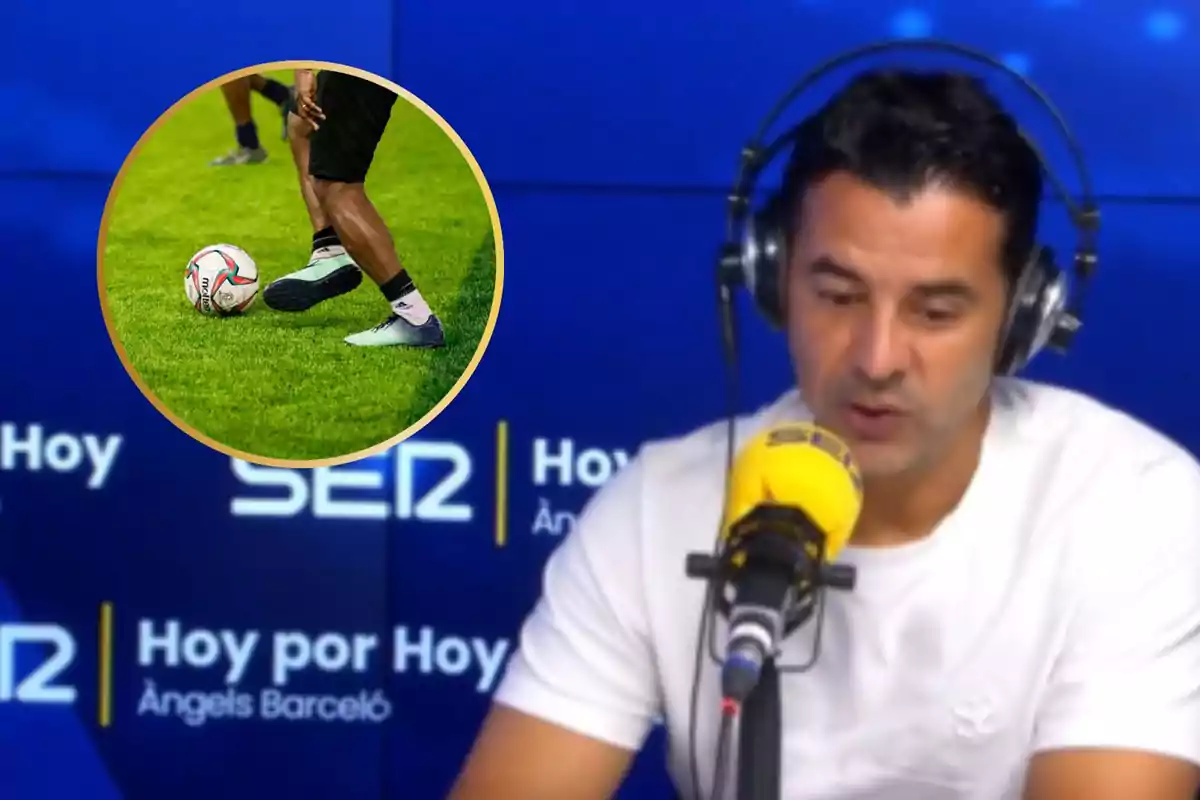 Un home parlant en un micròfon de ràdio amb una imatge superposada d?un jugador de futbol al camp.