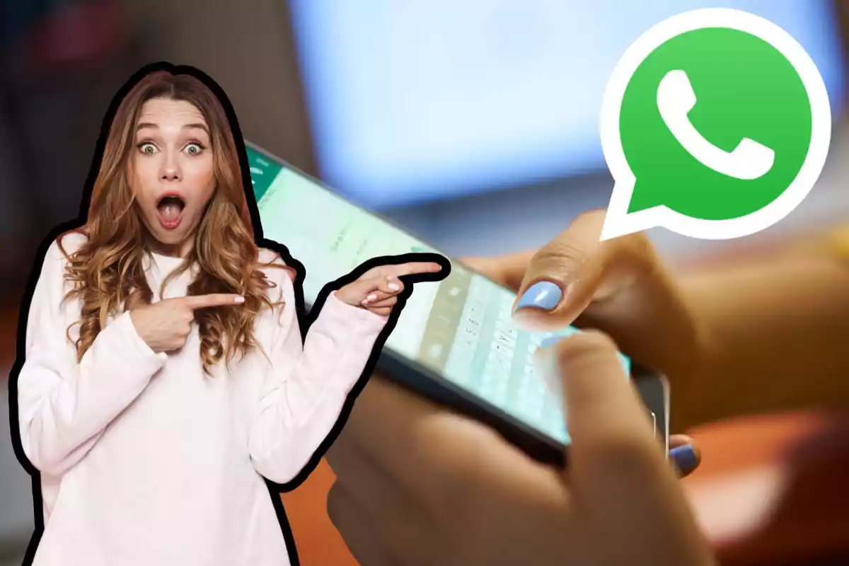 Una persona sorpresa assenyala un telèfon mòbil amb laplicació de missatgeria WhatsApp oberta.