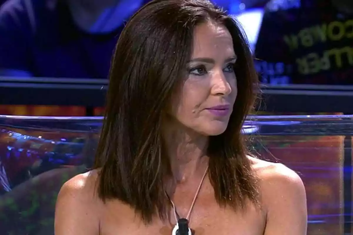 Olga Moreno asseguda en un plató de Telecinco amb rostre seriós Olga Moreno asseguda en un plató de Telecinco amb rostre seriós