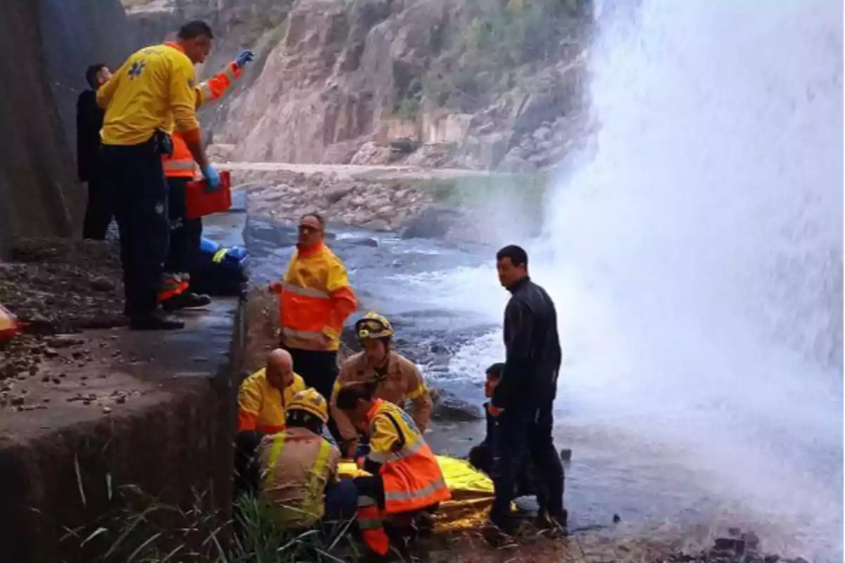 Servicios de emergencia atienden al hombre