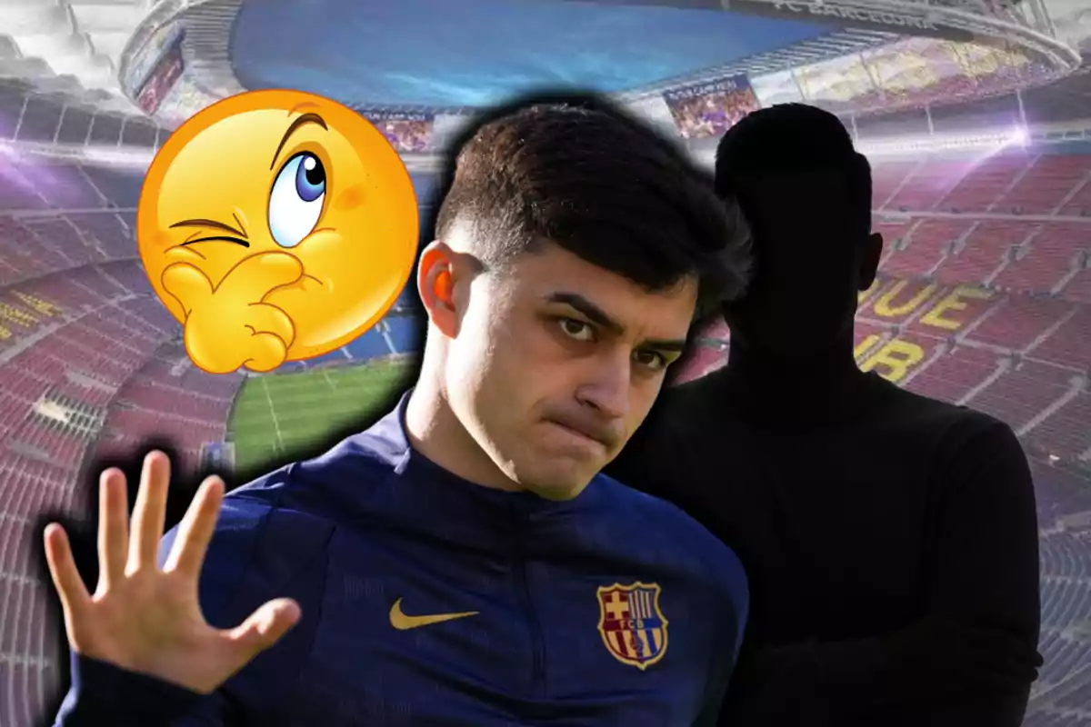 Un jugador del Barcelona amb gest seriós aixeca la mà davant d’un estadi, acompanyat d’una silueta misteriosa i un emoticona pensativa.