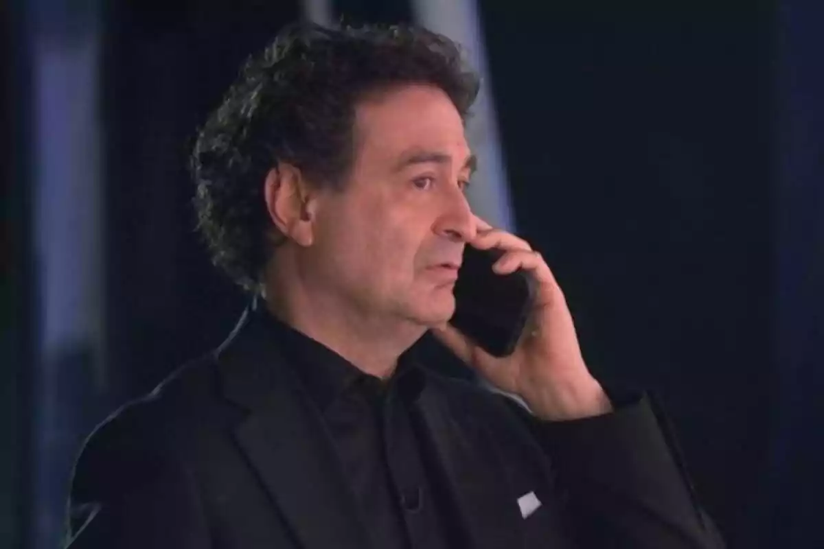 Captura de Pepe Rodríguez llamando por teléfono en el estreno de MasterChef Captura de Pepe Rodríguez llamando por teléfono en el estreno de MasterChef