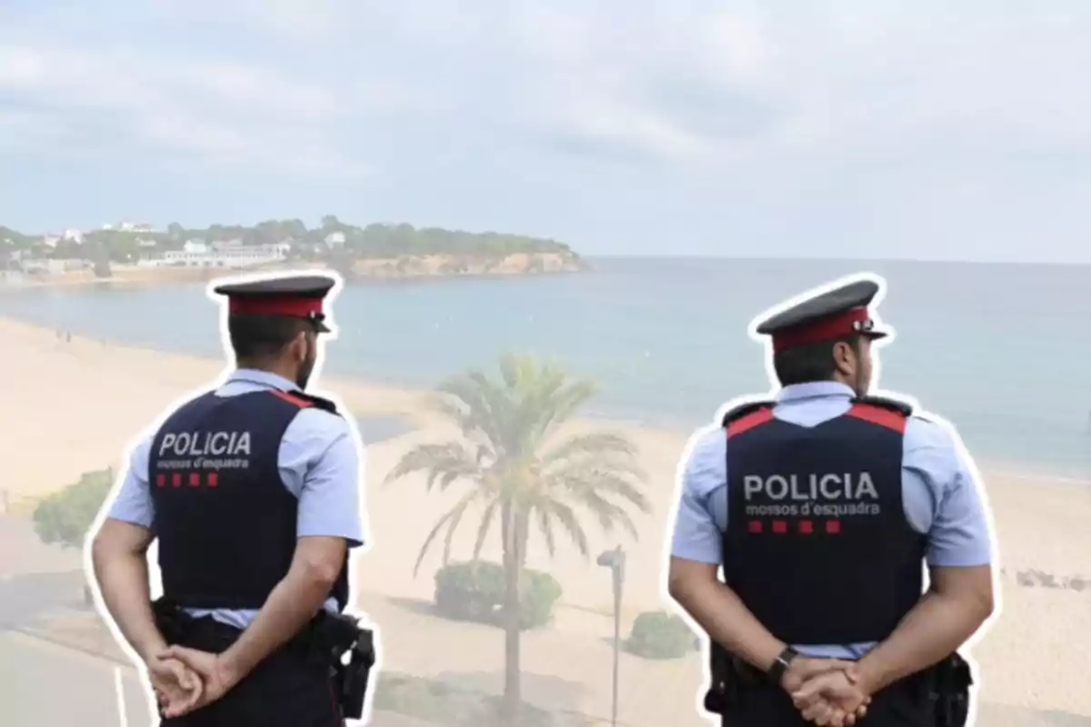 Dos agents dels Mossos d'Esquadra i la platja de Sant Pol