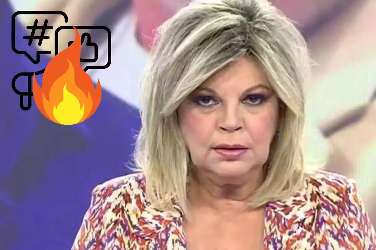 Mujer rubia con expresión seria en un programa de televisión, con iconos de redes sociales y una llama superpuestos en la esquina superior izquierda.