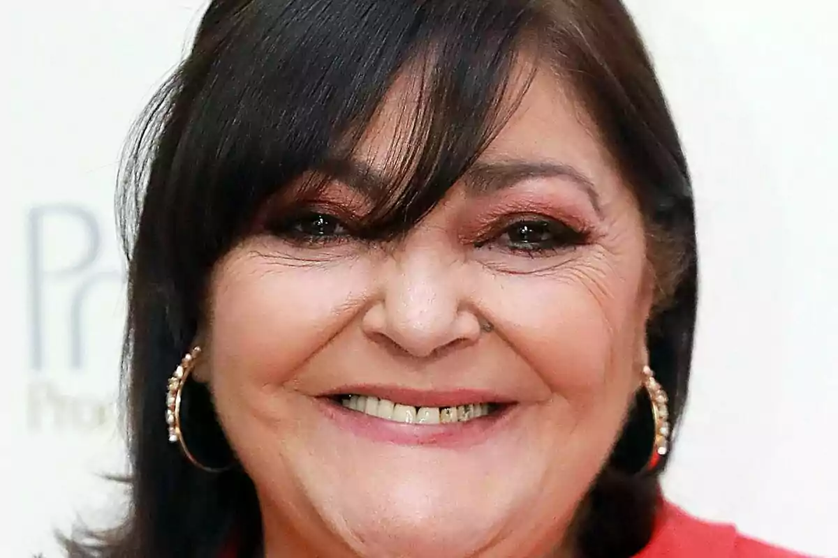 Primer pla de Charo Reina amb rostre somrient. Primer pla de Charo Reina amb rostre somrient.