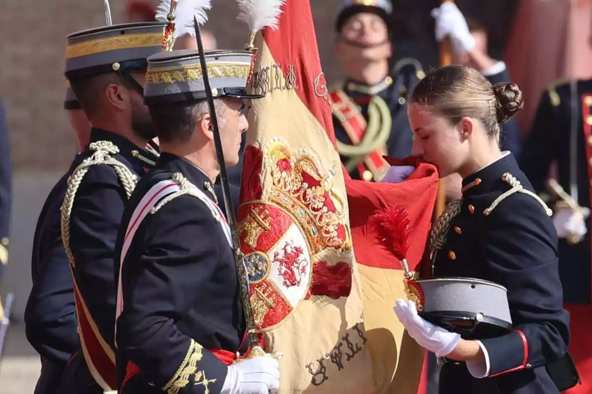 La Princesa Leonor en la jura de bandera en el Patio de Armas de la Academia General Militar de Zaragoza a 07 de Octubre de 2023 en Zaragoza La Princesa Leonor en la jura de bandera en el Patio de Armas de la Academia General Militar de Zaragoza a 07 de Octubre de 2023 en Zaragoza