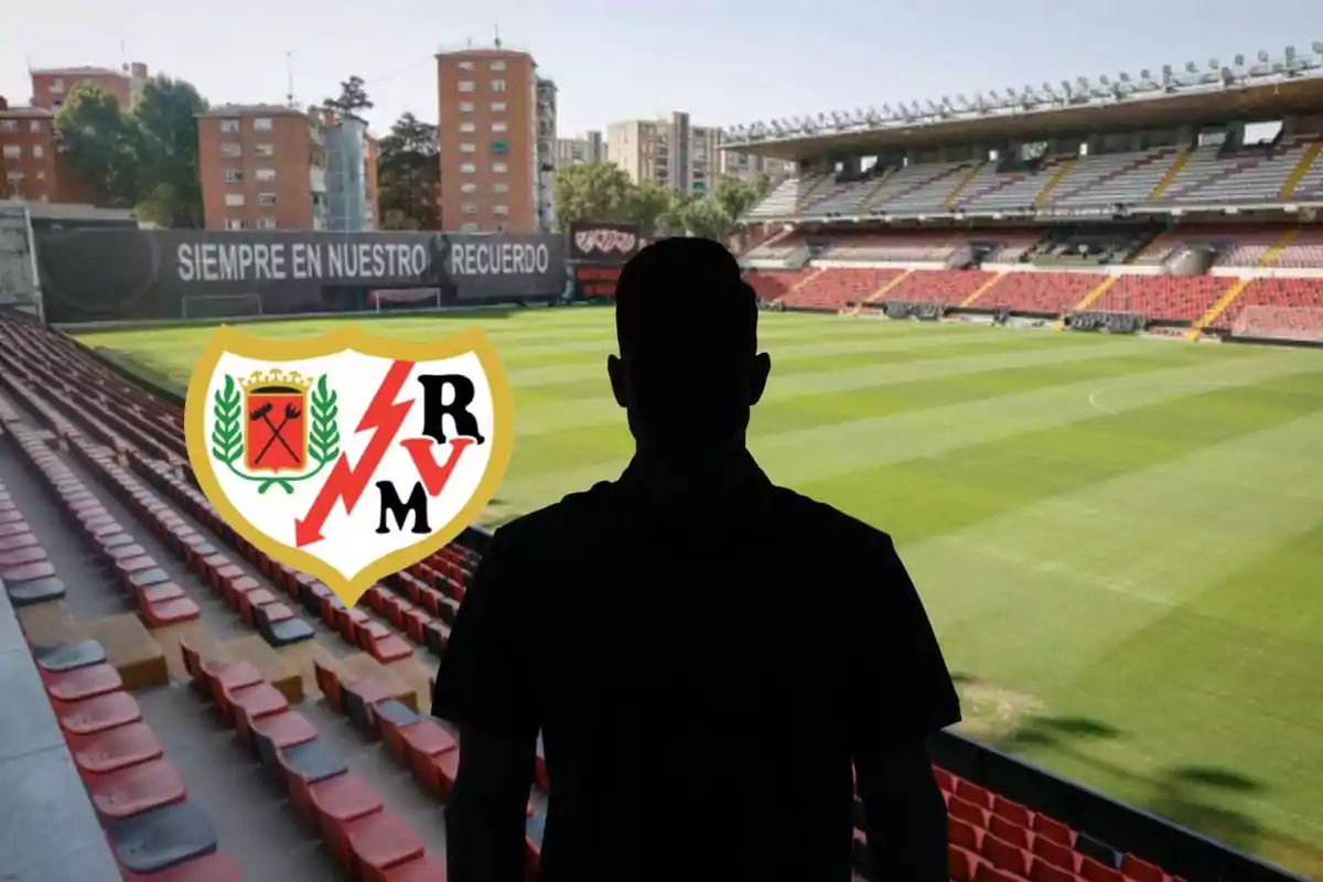 Muntatge amb l'estadi de Vallecas, una ombra negra al centre i l'escut del Rayo Vallecano a l'esquerra de la imatge