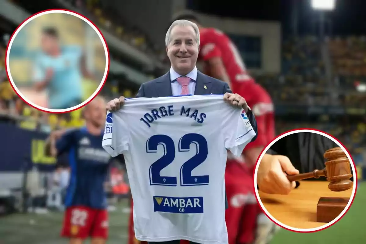 Un hombre en traje sostiene una camiseta de fútbol con el nombre "Jorge Mas" y el número 22, mientras que en la parte superior izquierda hay una imagen borrosa de una persona y en la parte inferior derecha una imagen de un mazo de juez.