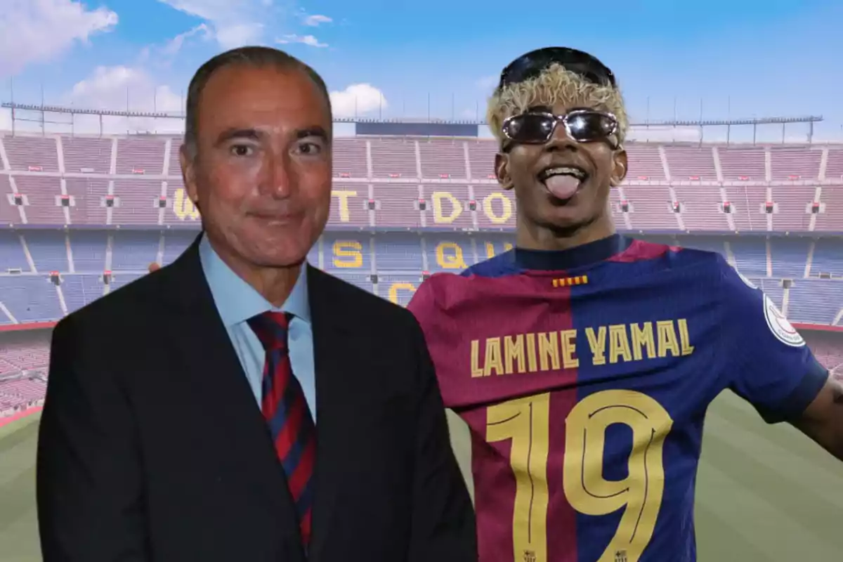 Dues persones posen davant d'un estadi de futbol, una d'elles porta una samarreta esportiva amb el nom "Lamine Yamal" i el número 19.