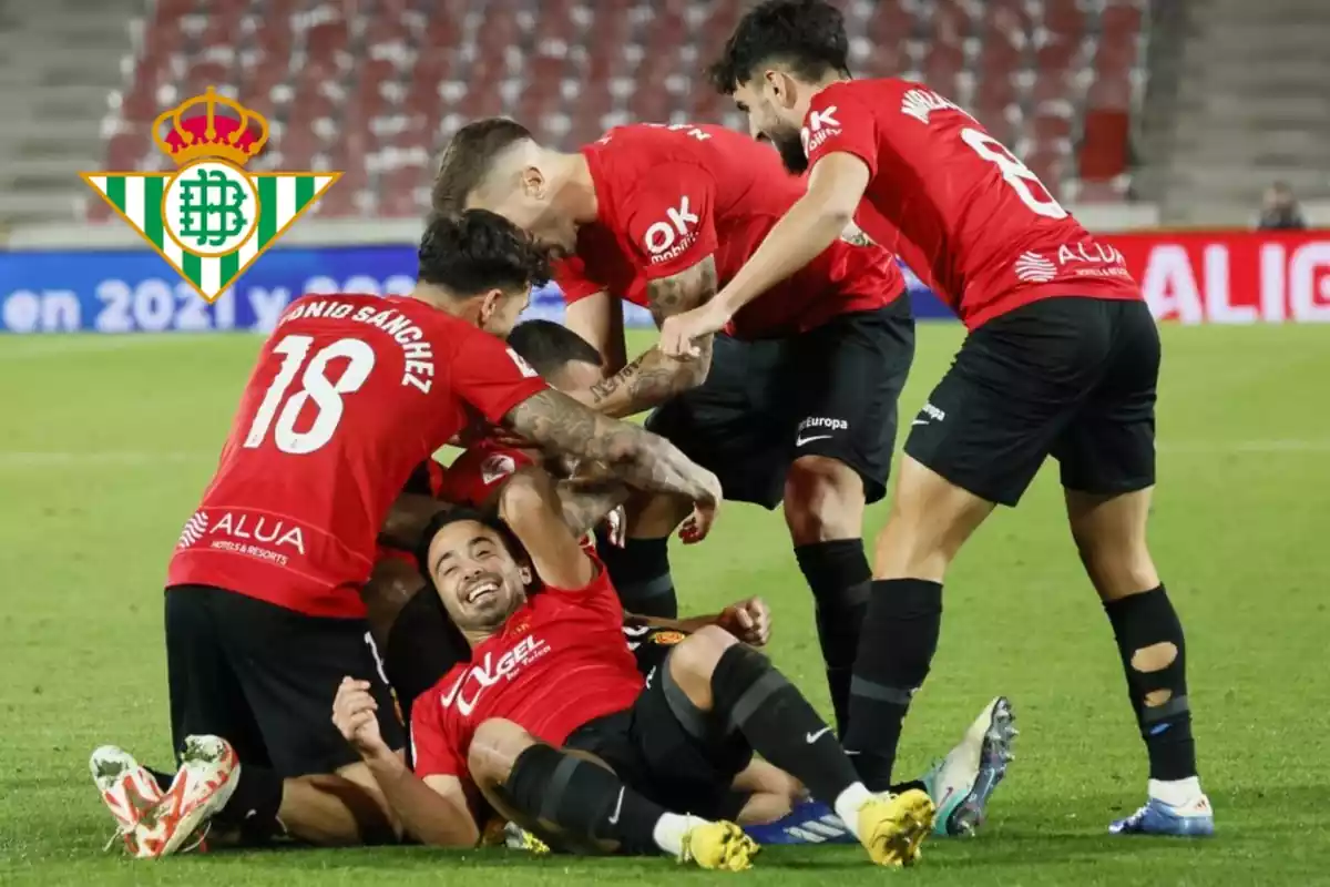Jugadors del Mallorca celebrant un gol