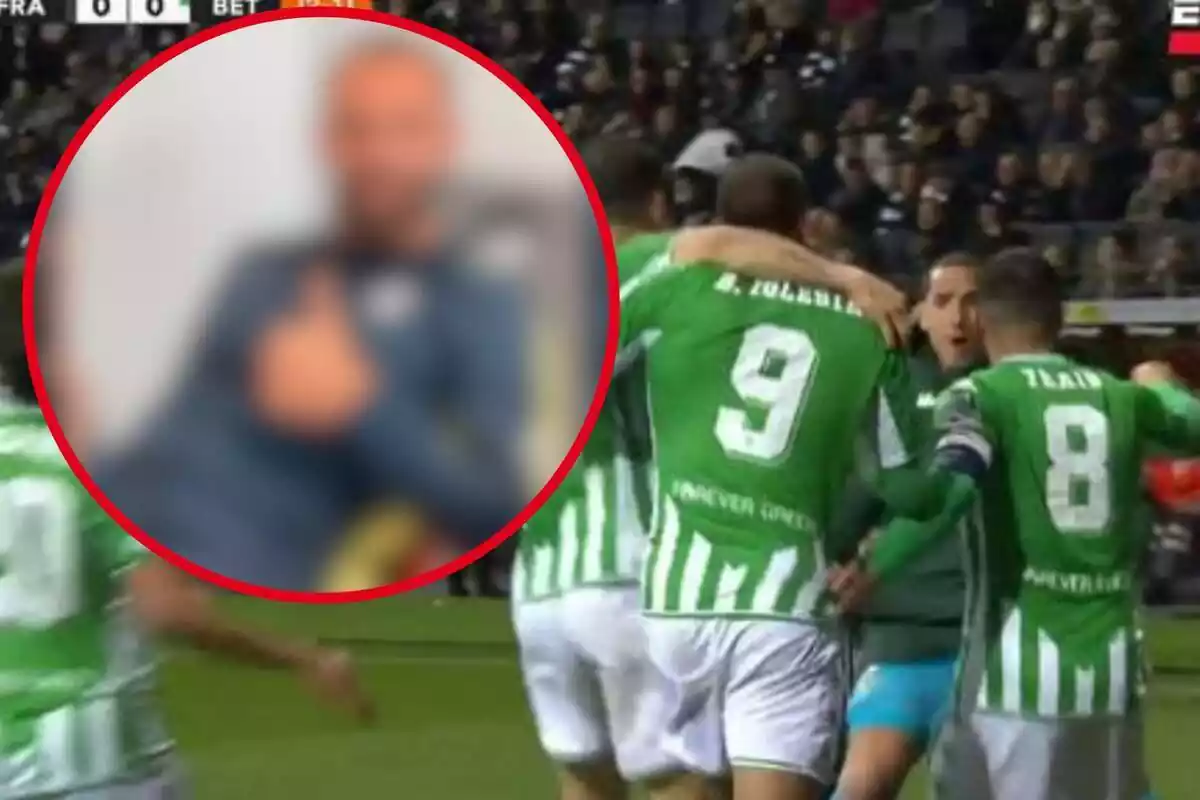 Muntatge amb una imatge de jugadors del Real Betis, durant un partit de futbol, destacant Borja Iglesias. A l'esquerra, dins d'un cercle, el jugador referenciat a la notícia