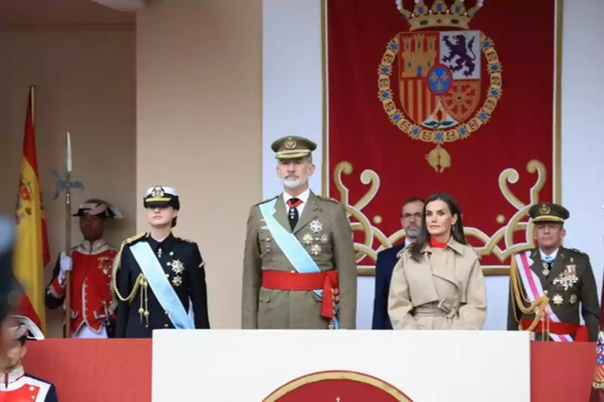 Imagen de la Familia Real durante el desfile del 12 de octubre