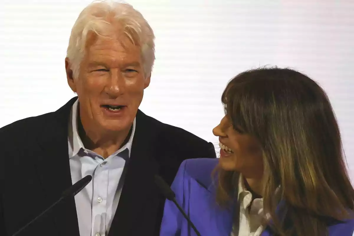 Richard Gere and Alejandra Silva during the closing ceremony of the 17th “Euros de tu Nómina” event, on June 9, 2025, in Madrid. Richard Gere and Alejandra Silva during the closing ceremony of the 17th “Euros de tu Nómina” event, on June 9, 2025, in Madrid.