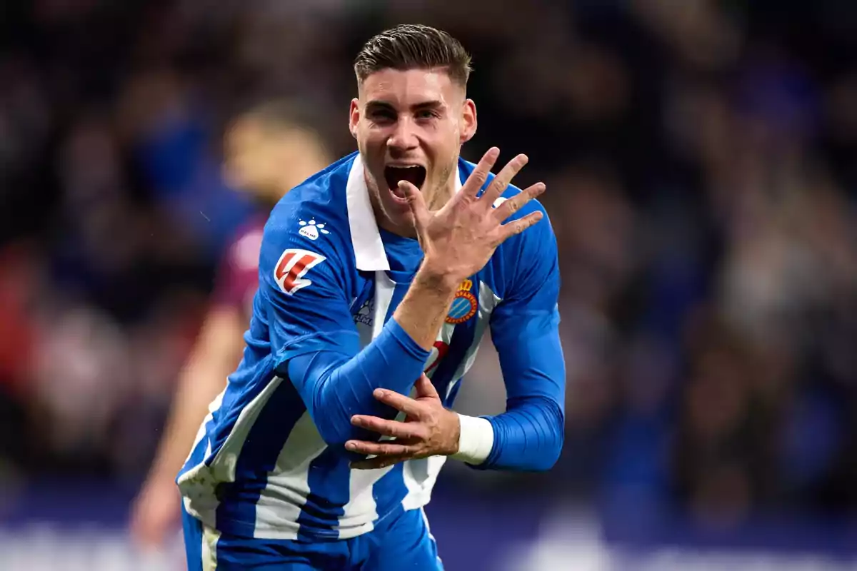 Roberto Fernández celebra un gol amb l’Espanyol Roberto Fernández celebra un gol amb l’Espanyol