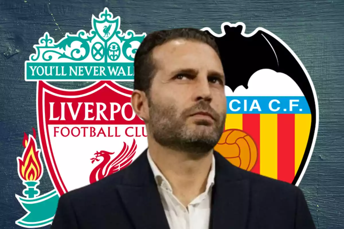 Rubén Baraja y los escudos de Liverpool y Valencia