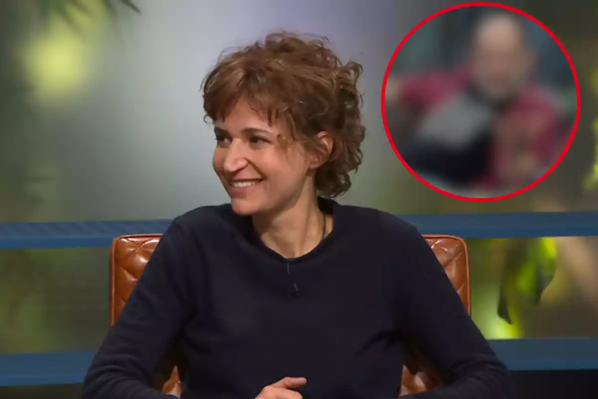 Muntatge amb una imatge de Sílvia Bel durant una entrevista. A la dreta, una imatge desenfocada amb l'actor Karra Elejalde