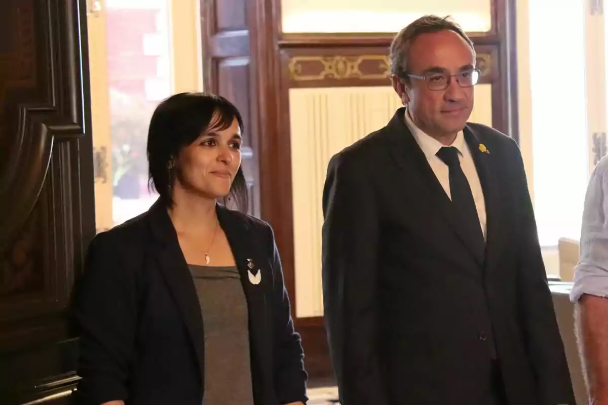 Sílvia Orriols amb Josep Rull al Parlament de Catalunya