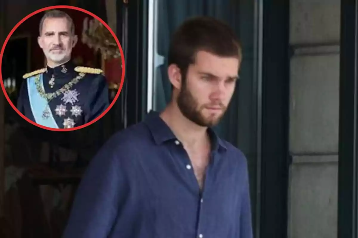 Un hombre joven con barba y camisa azul, con una imagen de un hombre mayor en uniforme militar en un círculo rojo en la esquina superior izquierda.