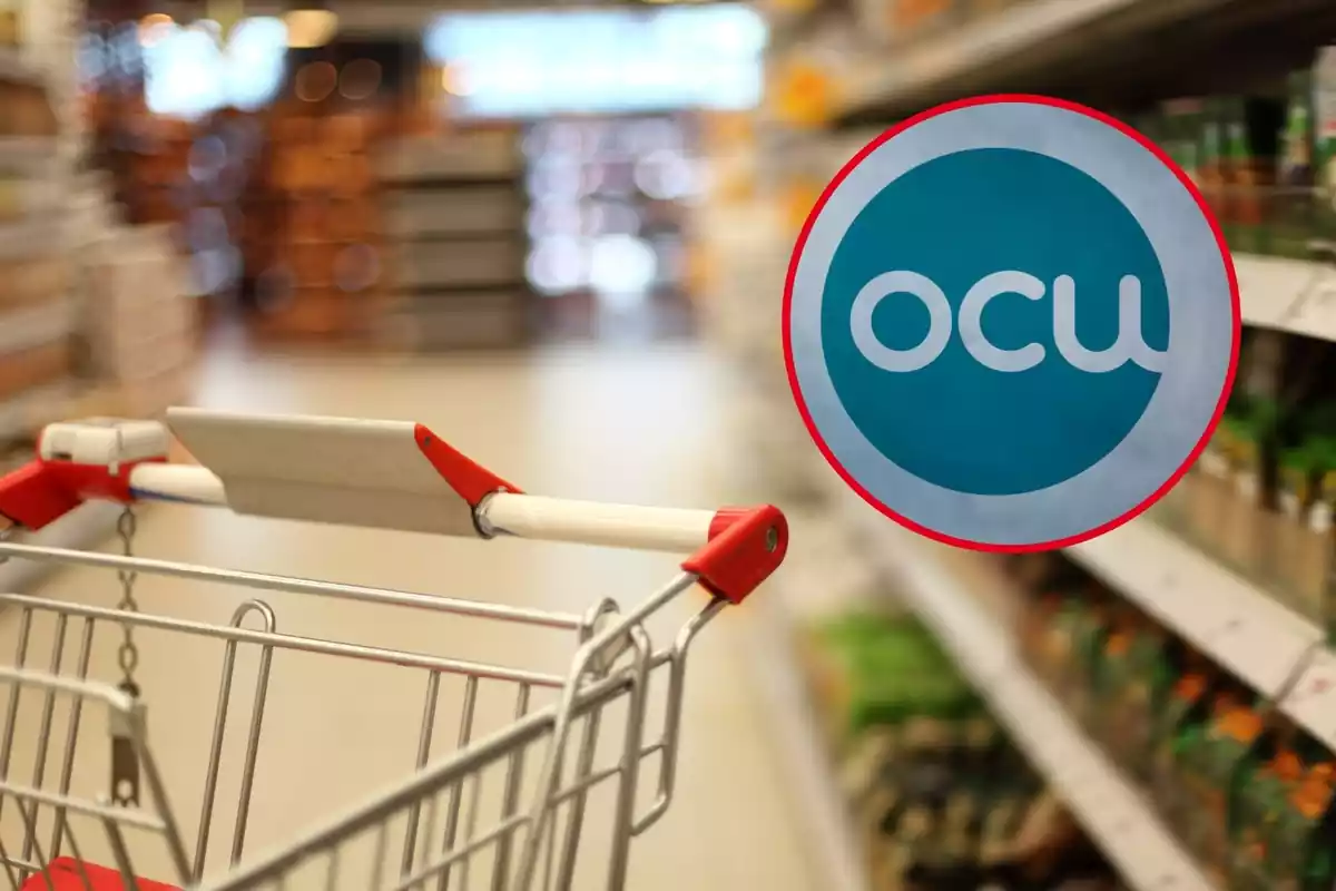 Fragment de carro al carrer de supermercat desenfocada i cercle vermell amb el logo de l'OCU a sobre, a la part superior dreta de la imatge