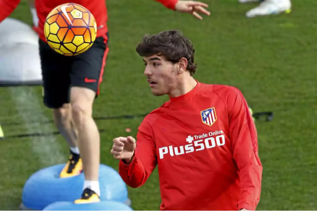 Theo Hernández en un entrenament Theo Hernández en un entrenament