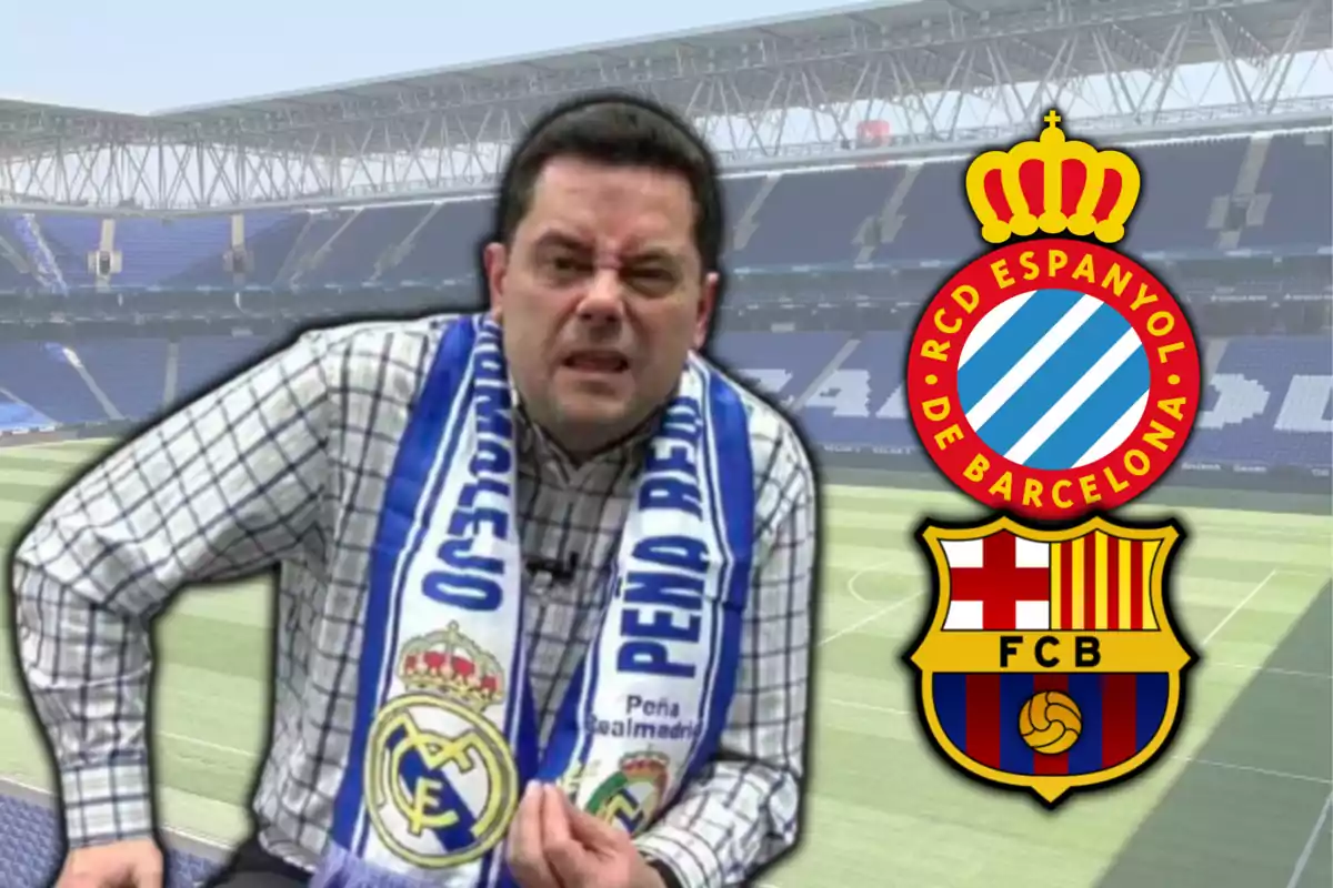 Tomás Roncero i els escuts del RCD Espanyol i FC Barcelona.