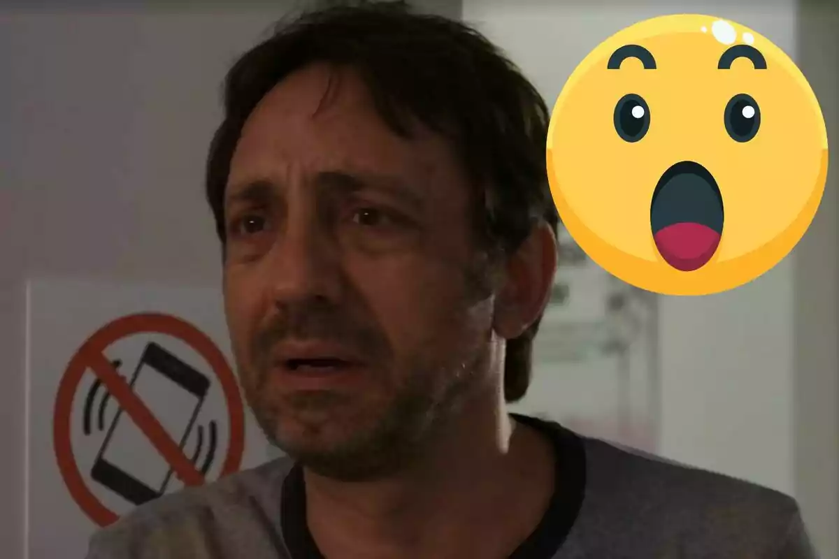 Home amb expressió de sorpresa i un emoji de cara sorpresa al costat.