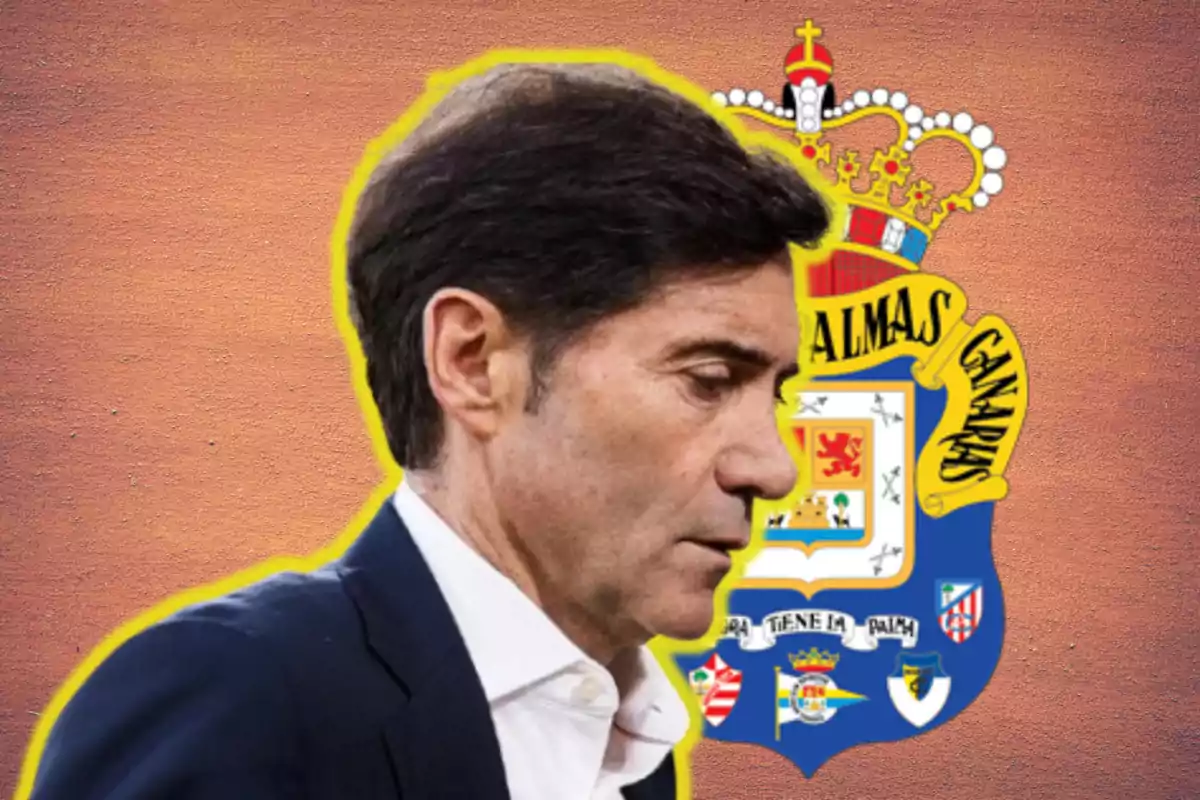 Marcelino García Toral i l'escut de la UD Las Palmas