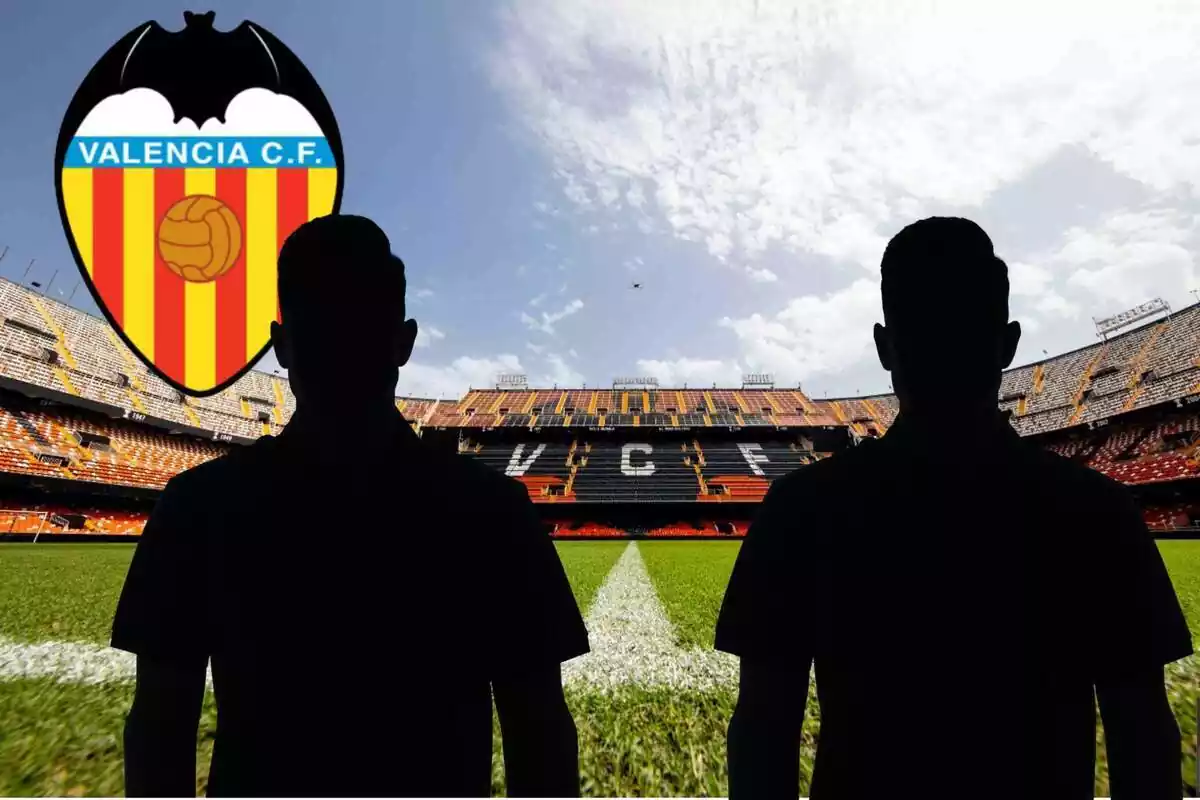 Muntatge amb imatge de l'estadi de Mestalla de fons. En primer terme, dues ombres negres d'home. A la cantonada superior esquerra, l'escut del València CF