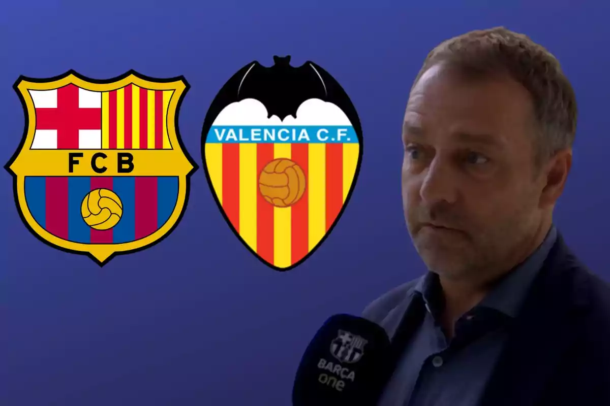 Escuts del FC Barcelona i València CF amb un home parlant davant d'un micròfon de Barça One.