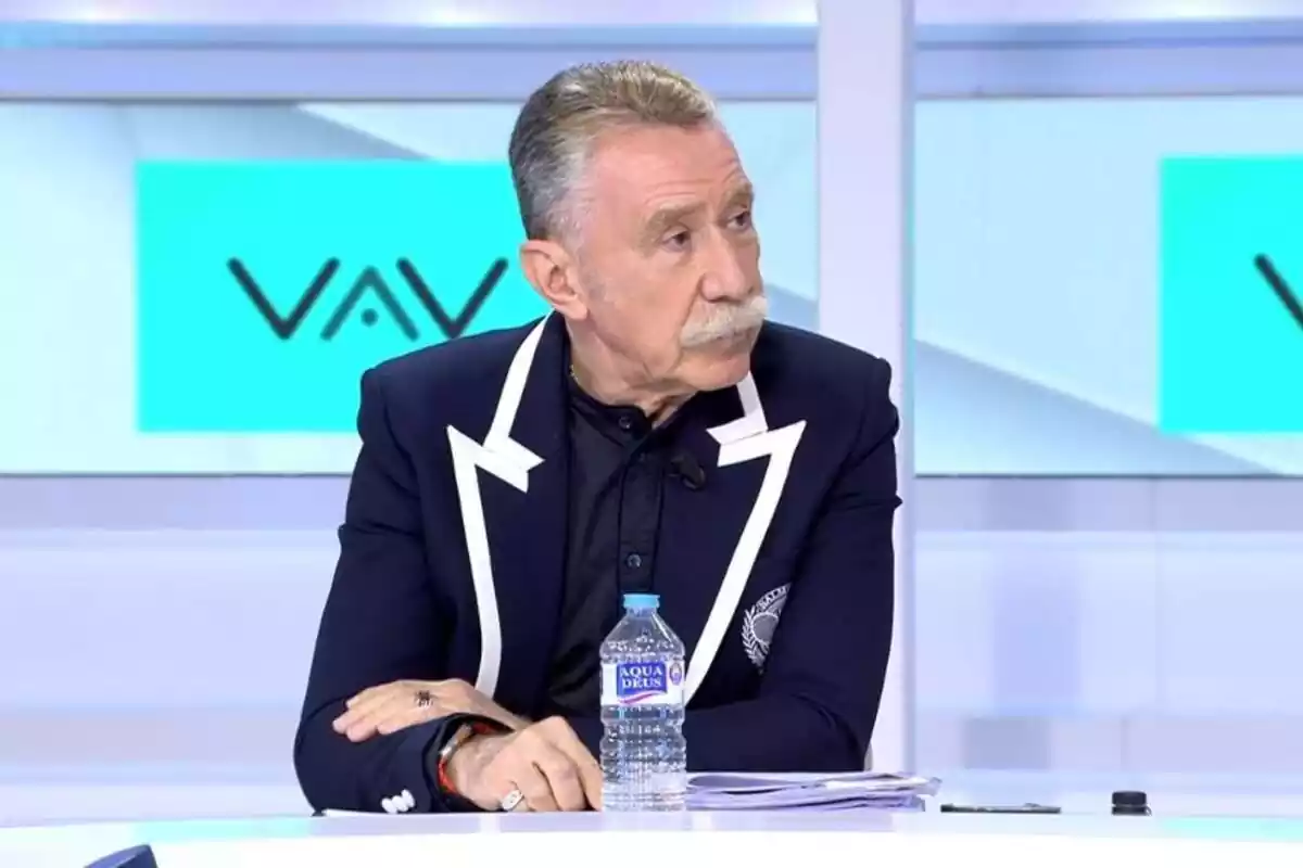 Captura de 'Vamos a ver' amb Marcos García Montés mirant de banda amb una americana blava i blanca el 2 d'abril de 2024 Captura de 'Vamos a ver' amb Marcos García Montés mirant de banda amb una americana blava i blanca el 2 d'abril de 2024