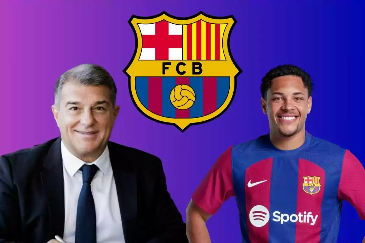 Dues persones al costat de l'escut del FC Barcelona.