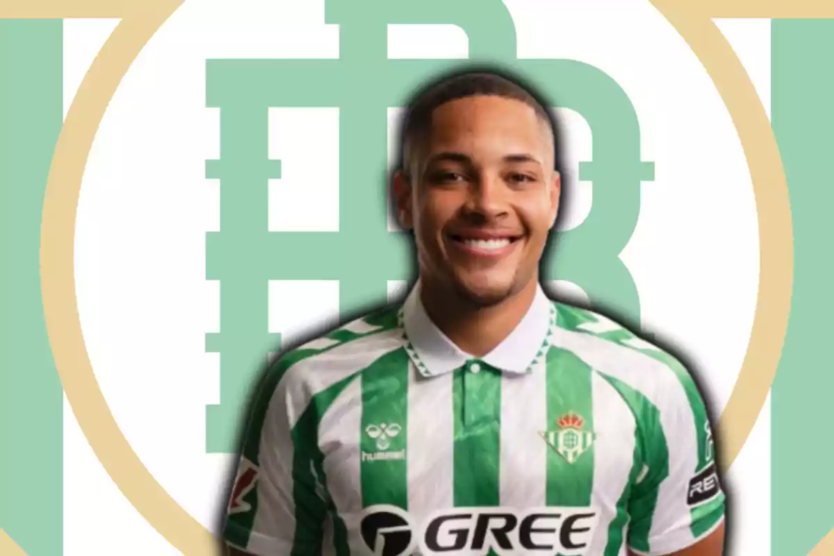 Vitor Roque y el escudo del Real Betis