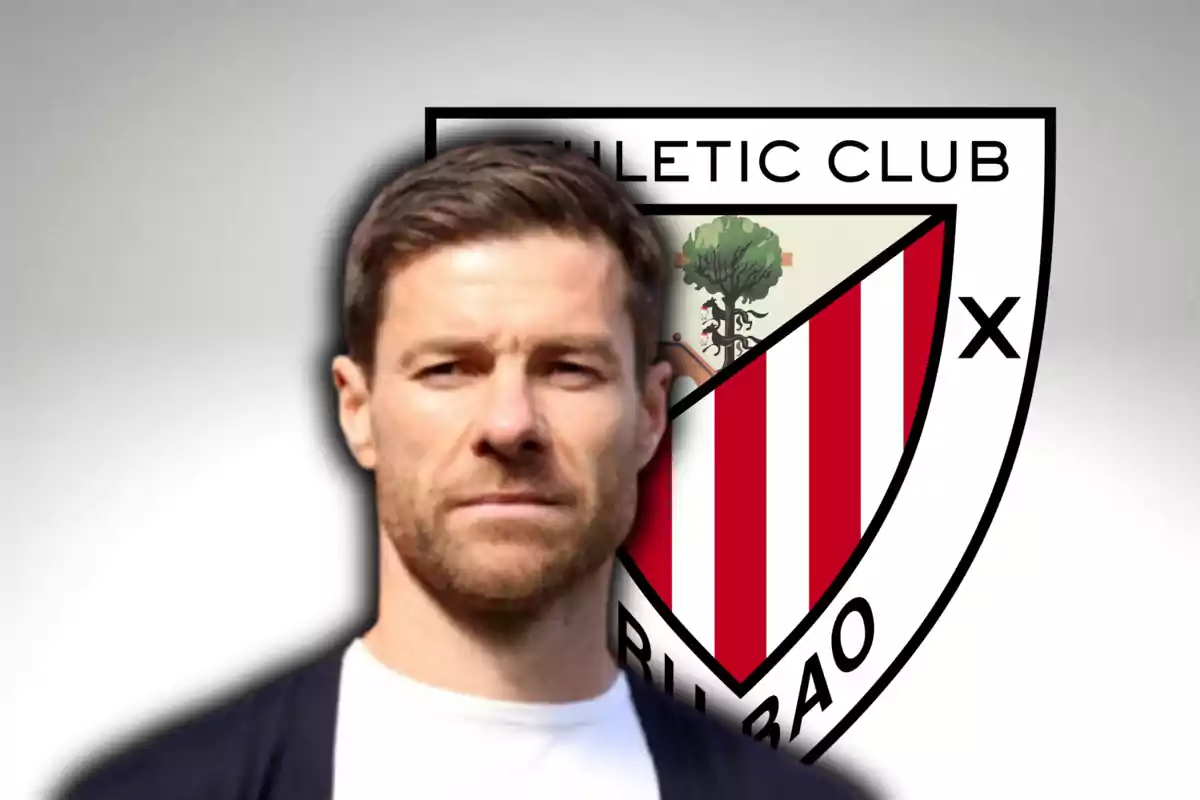 Xabi Alonso y el escudo del Athletic Club