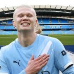 Muntatge en què es veu Erling Haaland i el camp del Manchester City