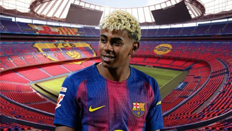 Muntatge en què es veu Lamine Yamal al Camp Nou