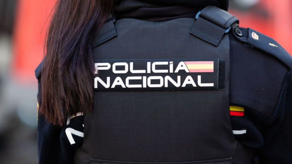 Agent de la Policia Nacional d'esquenes