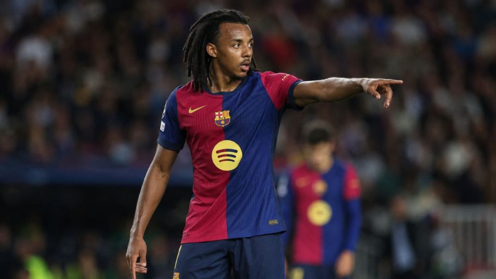 Jules Koundé, durant un partit amb el Barça