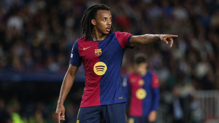 Jules Koundé, durant un partit amb el Barça