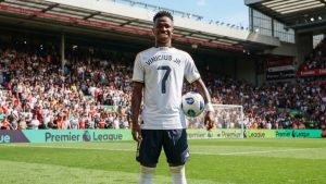 Bomba al Reial Madrid: Vinícius, amb peu i mig en un equip de la Premier League