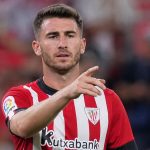 Aymerich Laporta assenyala durant un partit amb l'Athletic de Bilbao